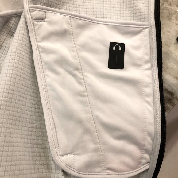 Adidas Full Zip high-neck Vest w/side zip pockets, Ivory & Grey Size Small - Picture 8 of 12
